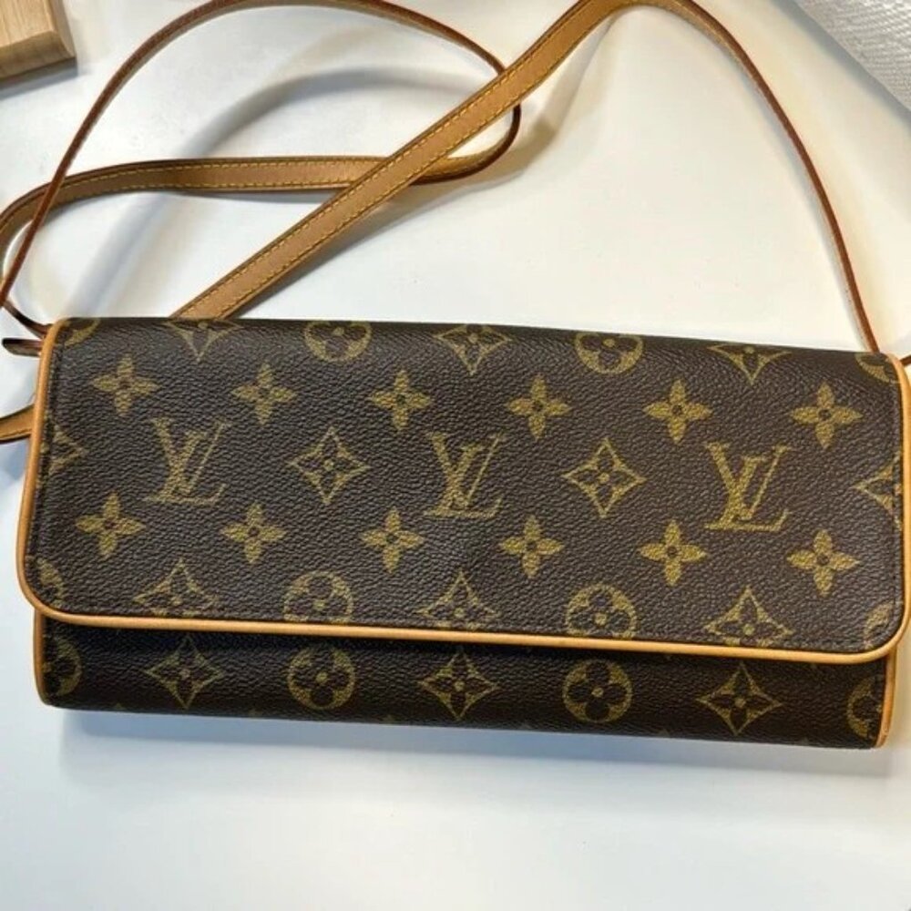 Louis Vuitton Twin GM Pochette - Picture 2 of 10